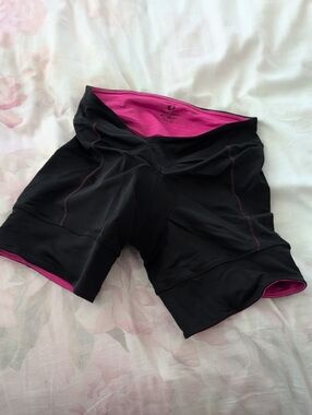 Pearl Izumi Black Bike Shorts with Pink Lining